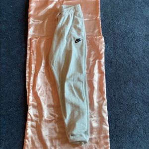 xS whitish light grey Nike sweatpants